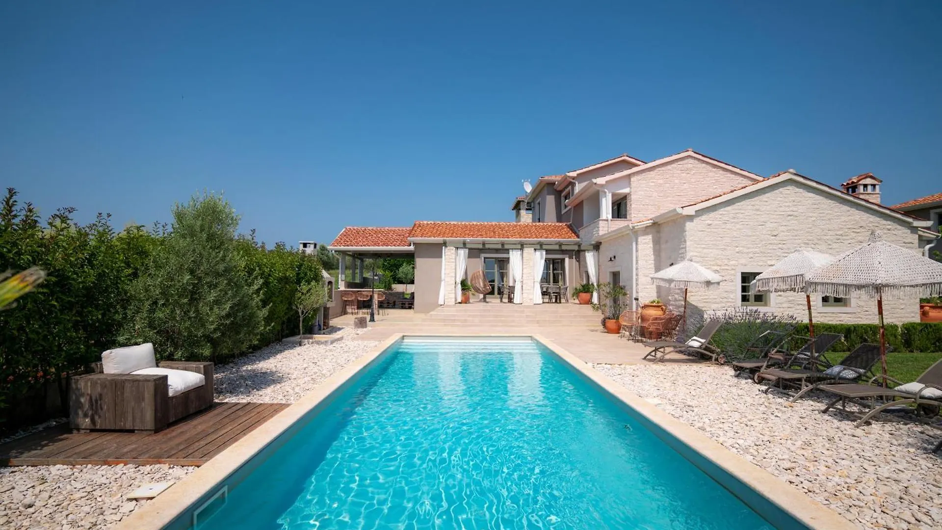 Villa Moonlight 2 For 12 Persons Near Porec With Private Heated Pool - 45 M2 & Playground Visnjan