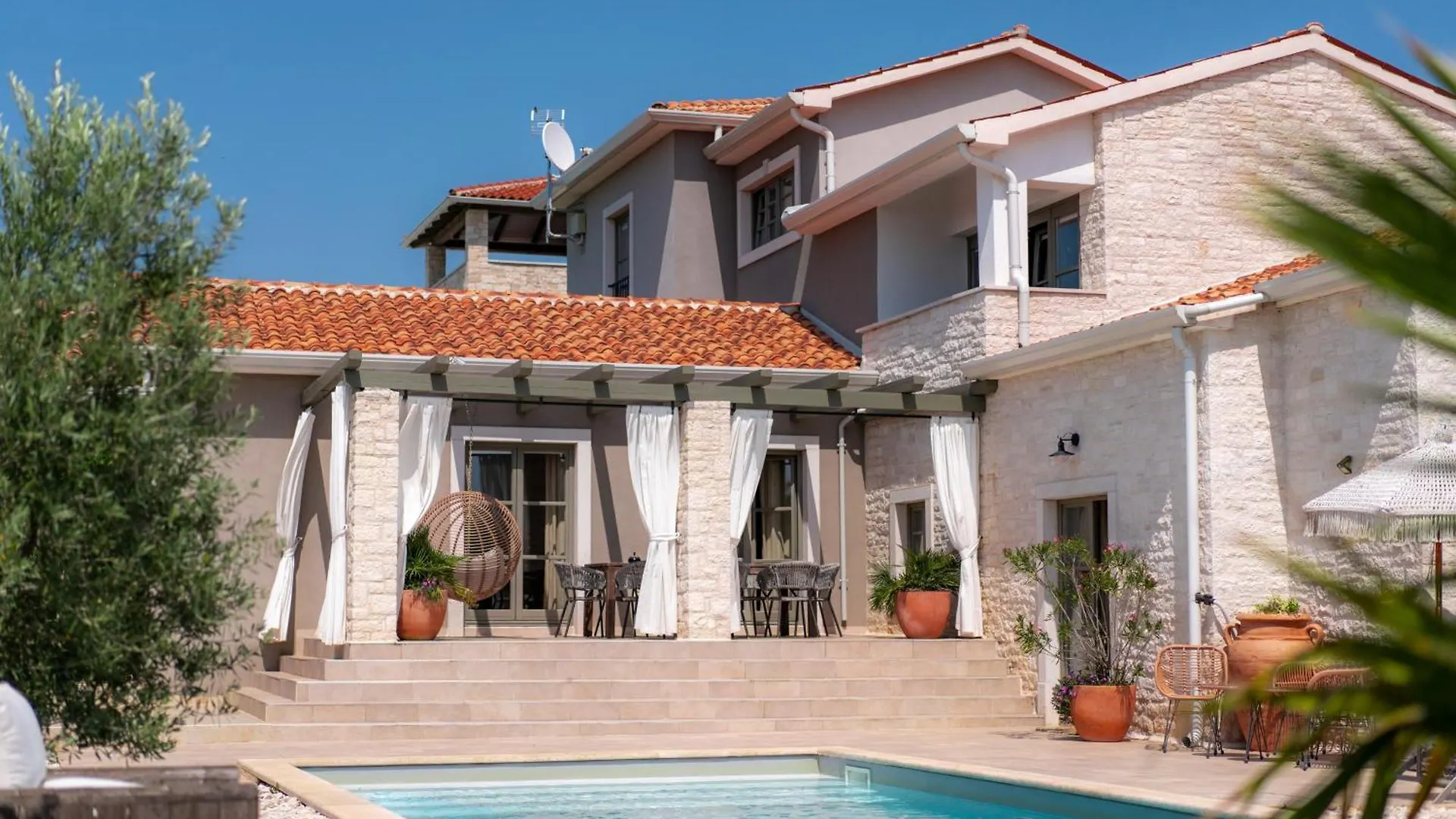 Villa Moonlight 2 For 12 Persons Near Porec With Private Heated Pool - 45 M2 & Playground Visnjan